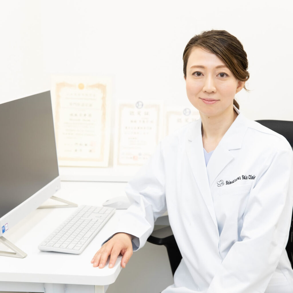 水虫の治療について説明している医師