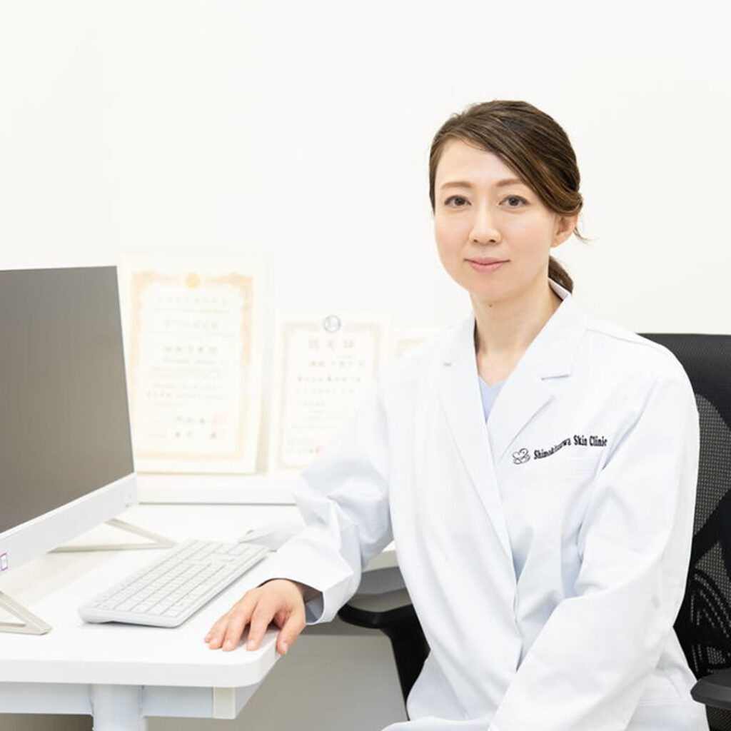 イボ除去について説明する医師